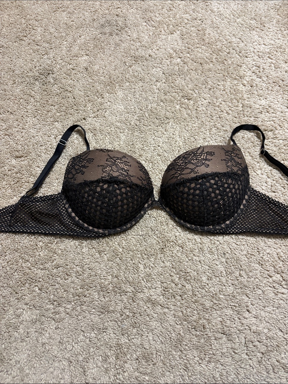 Victoria's Secret Very Sexy Push-Up Lace Bra Size 34D Black & Nude